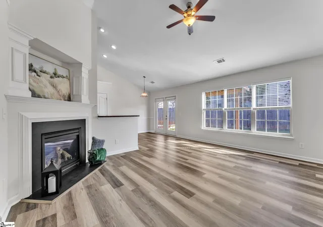 Photo 4 of Single family home for sale at 11 Medfield Ct, Greenville, SC 29605 | MLS# 1586151 | Listing updated on 2026-03-31