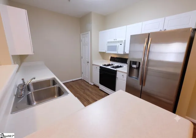 Photo 4 of Townhouse for sale at 602 Mckenna Cir, Greenville, SC 29615 | MLS# 1600402 | Listing updated on 2026-09-22