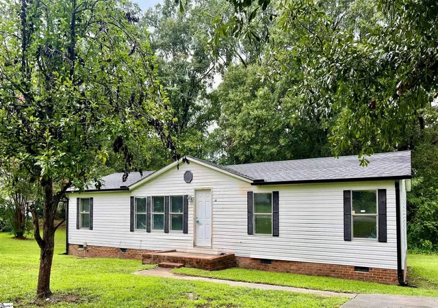 Photo 1 of Sale Pending at 13 Echols Dr, Greenville, SC 29605 | MLS# 1601128 | Listing updated on 2026-09-16