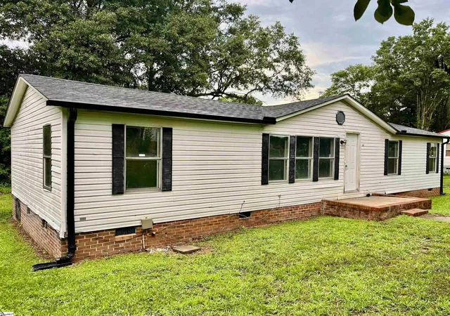 Photo 3 of Sale Pending at 13 Echols Dr, Greenville, SC 29605 | MLS# 1601128 | Listing updated on 2026-09-16