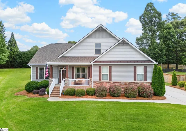 Photo 2 of Single family home for sale at 218 Wilowgreen Wy, Greer, SC 29651 | MLS# 1595508 | Listing updated on 2026-09-11