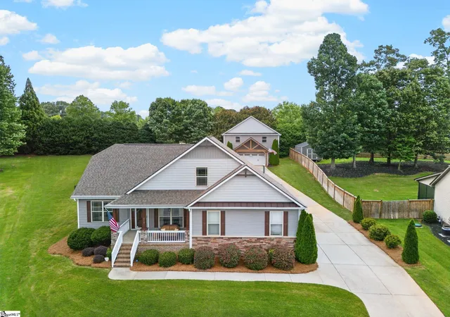 Photo 4 of Single family home for sale at 218 Wilowgreen Wy, Greer, SC 29651 | MLS# 1595508 | Listing updated on 2026-09-11