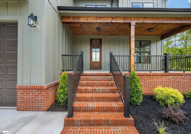 Photo 3 of Single family home for sale at 25 Stallings Rd, Greenville, SC 29611 | MLS# 1600302 | Listing updated on 2026-09-12