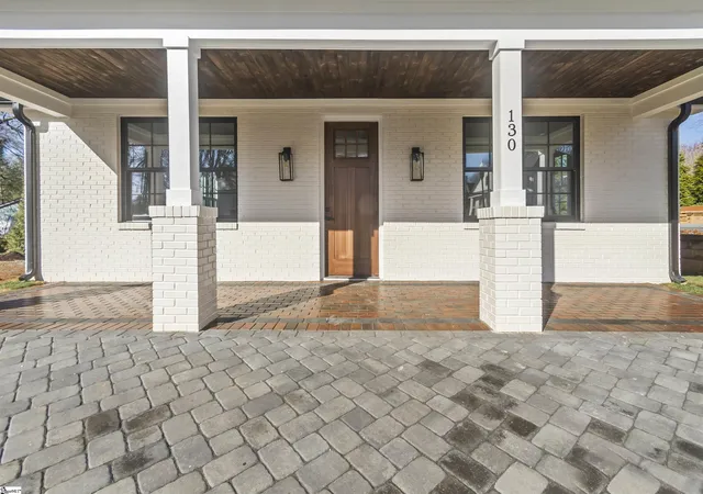 Photo 3 of Single family home for sale at 130 Market Bay Ct, Simpsonville, SC 29681 | MLS# 1586706 | Listing updated on 2026-09-30