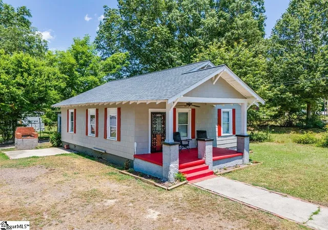 Photo 1 of Single family home for sale at 46 Peachtree St, Clinton, SC 29325 | MLS# 1599881 | Listing updated on 2026-08-24