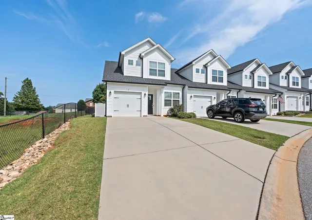 Photo 2 of Townhouse for sale at 5 Table Mountain Trl, Greer, SC 29651 | MLS# 1601413 | Listing updated on 2026-08-31