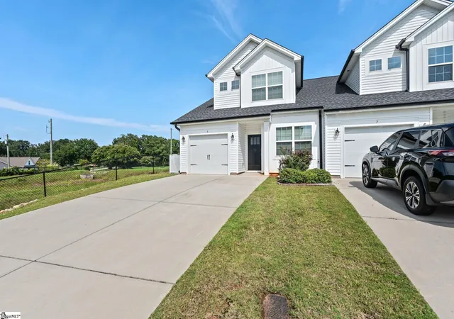 Photo 2 of Townhouse for sale at 5 Table Mountain Trl, Greer, SC 29651 | MLS# 1601413 | Listing updated on 2026-08-31