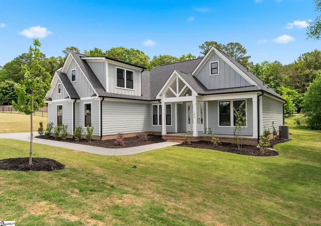 Photo 2 of Single family home for sale at 202 Timothy Ct, Anderson, SC 29621 | MLS# 1584727 | Listing updated on 2026-10-16