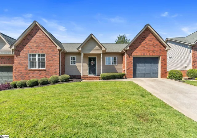 Photo 2 of Townhouse for sale at 124b Pinnacle Ln, Easley, SC 29642 | MLS# 1569982 | Listing updated on 2025-09-23