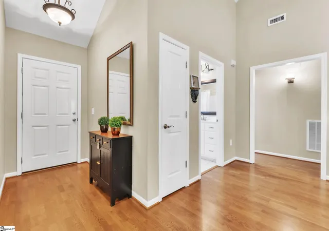 Photo 4 of Townhouse for sale at 124B Pinnacle Ln, Easley, SC 29642 | MLS# 1569982 | Listing updated on 2025-09-23