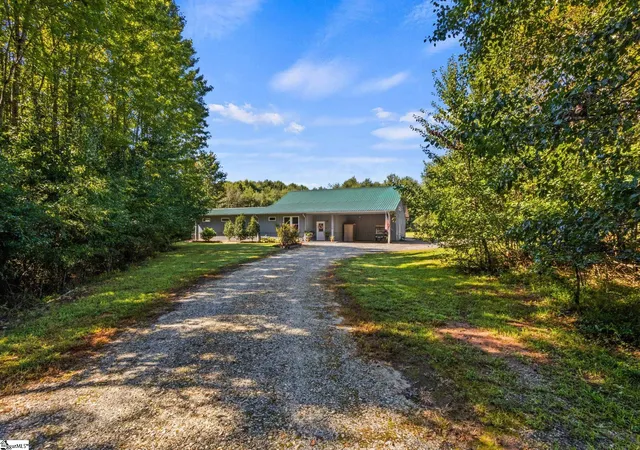 Photo 1 of Single family home for sale at 770 Dickson Rd, Campobello, SC 29322 | MLS# 1601835 | Listing updated on 2026-08-26
