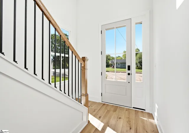 Photo 3 of Single family home for sale at 4 Temple St, Greenville, SC 29601 | MLS# 1601447 | Listing updated on 2026-09-02