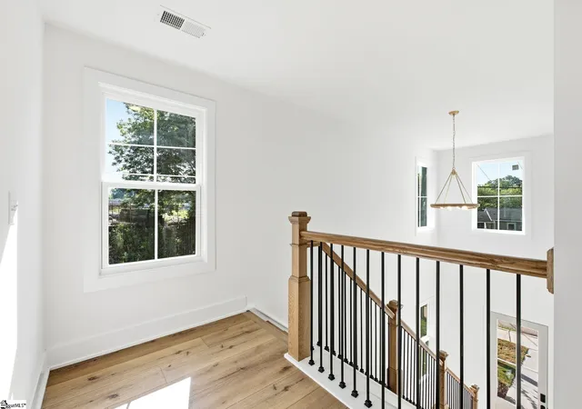 Photo 4 of Single family home for sale at 4 Temple St, Greenville, SC 29601 | MLS# 1601447 | Listing updated on 2026-09-02