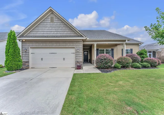 Photo 1 of Single family home for sale at 4 Harvestwood Pl, Greenville, SC 29605 | MLS# 1600316 | Listing updated on 2026-09-12