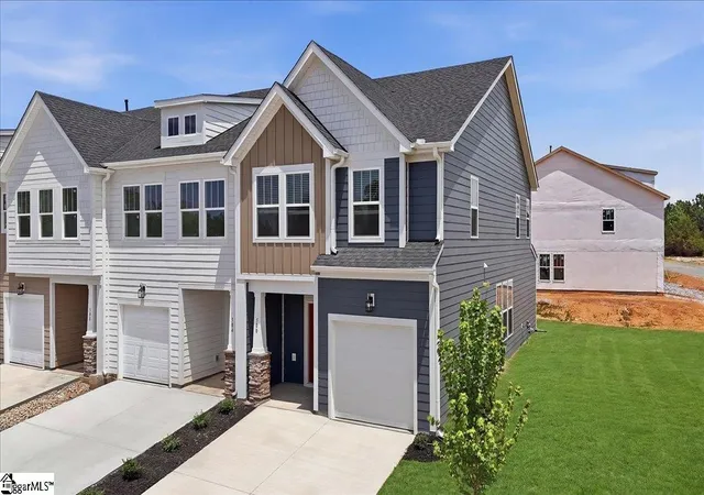 Photo 2 of Townhouse for sale at 500 Round Rock Wy, Fountain Inn, SC 29644 | MLS# 1601949 | Listing updated on 2026-09-02