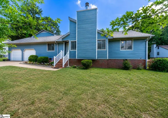 Photo 3 of Single family home for sale at 200 Belmont Stakes, Clinton, SC 29325 | MLS# 1597382 | Listing updated on 2026-09-12