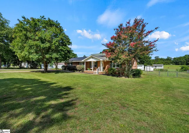 Homes for sale in Williamston, SC | 105 Lee Dr, Williamston, SC 29697 | MLS# 1596367