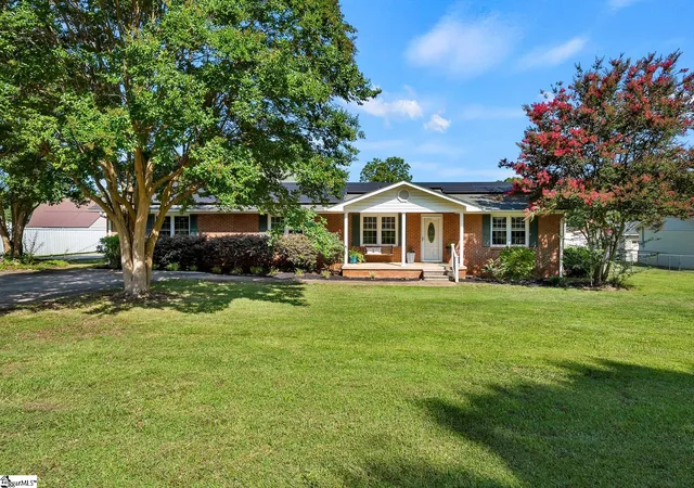 Homes for sale in Williamston, SC | 105 Lee Dr, Williamston, SC 29697 | MLS# 1596367