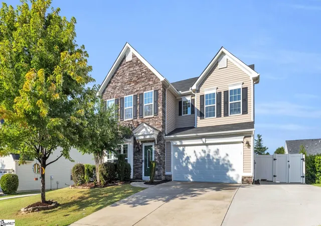 Photo 1 of Single family home for sale at 34 Barlow Ct, Simpsonville, SC 29681 | MLS# 1595271 | Listing updated on 2026-09-17