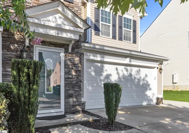Photo 2 of Single family home for sale at 34 Barlow Ct, Simpsonville, SC 29681 | MLS# 1595271 | Listing updated on 2026-09-17
