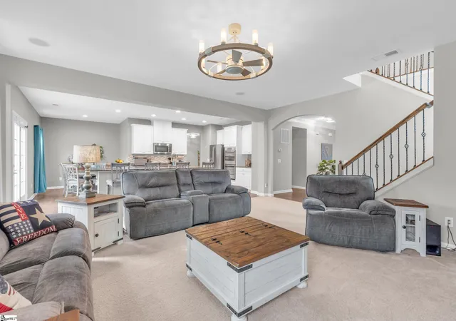 Photo 4 of Single family home for sale at 34 Barlow Ct, Simpsonville, SC 29681 | MLS# 1595271 | Listing updated on 2026-09-17