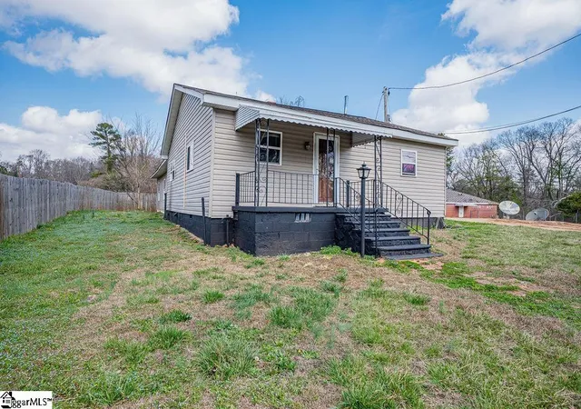 1st image of 1660 Wofford St, Spartanburg, SC 29301 | MLS# 1587235