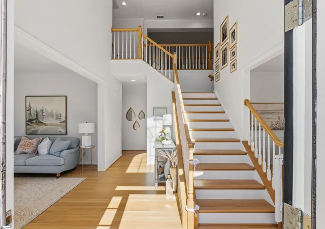 Photo 4 of Single family home for sale at 7 Suffolk Downs Way, Greenville, SC 29615 | MLS# 1608108 | Listing updated on 2026-10-30