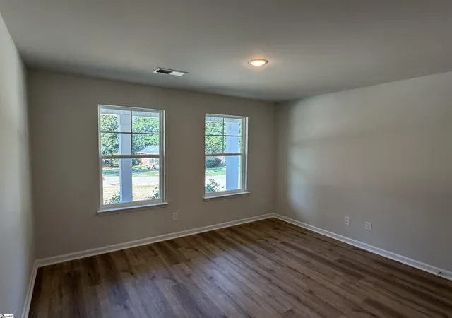Photo 2 of Sale Pending at 6 Huff Dr, Greenville, SC 29611 | MLS# 1600554 | Listing updated on 2026-09-01