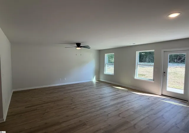 Photo 3 of Sale Pending at 6 Huff Dr, Greenville, SC 29611 | MLS# 1600554 | Listing updated on 2026-09-01