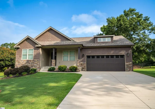 Photo 2 of Sale Pending at 215 Zoar Heights Rd, Greer, SC 29651 | MLS# 1600909 | Listing updated on 2026-08-16