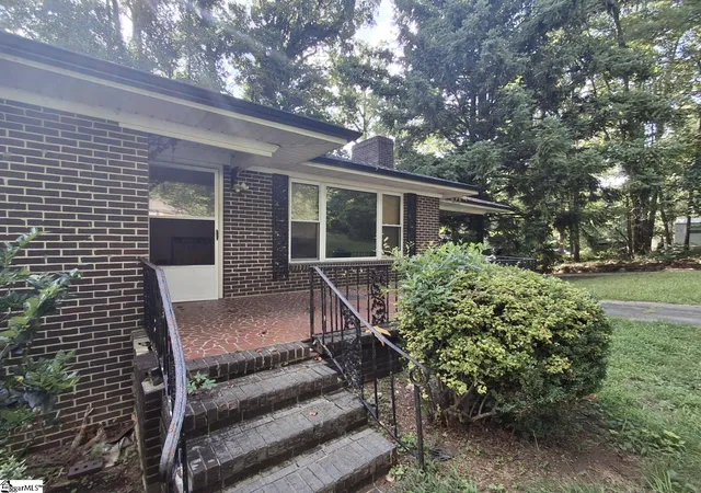 Photo 2 of Single family home for sale at 211 Thomas Rd, Pickens, SC 29671 | MLS# 1601147 | Listing updated on 2026-09-30