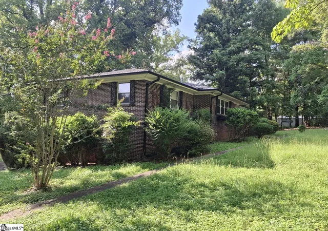 Photo 3 of Single family home for sale at 211 Thomas Rd, Pickens, SC 29671 | MLS# 1601147 | Listing updated on 2026-09-30