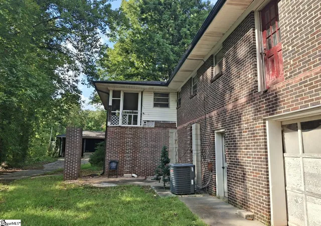 Photo 3 of Single family home for sale at 211 Thomas Rd, Pickens, SC 29671 | MLS# 1601147 | Listing updated on 2026-09-30