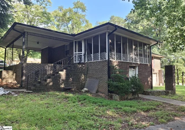 Photo 4 of Single family home for sale at 211 Thomas Rd, Pickens, SC 29671 | MLS# 1601147 | Listing updated on 2026-09-30
