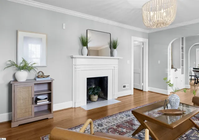 Photo 4 of Single family home for sale at 619 Summit Dr, Greenville, SC 29609 | MLS# 1602229 | Listing updated on 2026-09-03