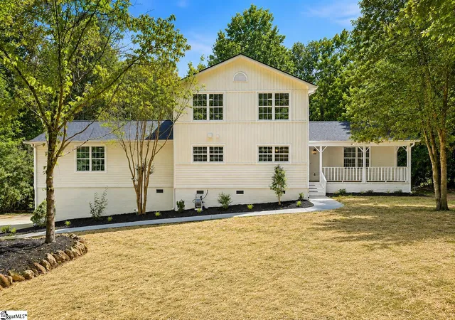 Photo 1 of Single family home for sale at 8 Overlook Ct, Greenville, SC 29609 | MLS# 1602289 | Listing updated on 2026-09-16