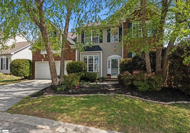 Photo 3 of Sale Pending at 14 Surrywood Dr, Greenville, SC 29607 | MLS# 1587686 | Listing updated on 2026-05-24