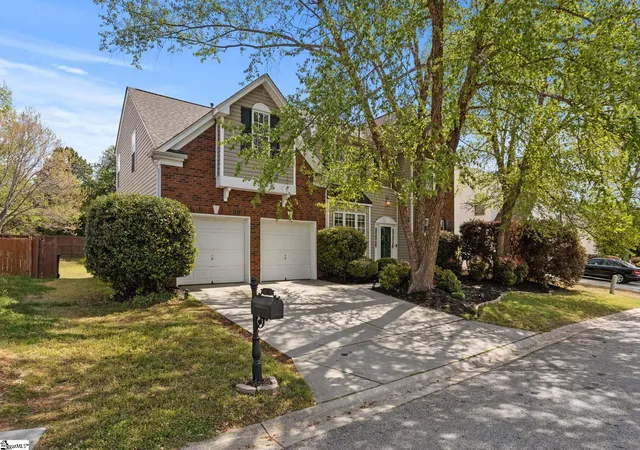 Photo 3 of Sale Pending at 14 Surrywood Dr, Greenville, SC 29607 | MLS# 1587686 | Listing updated on 2026-05-24