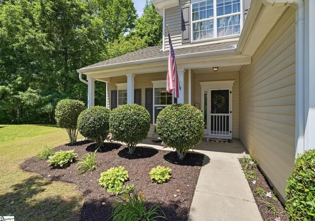 Homes for sale in Simpsonville, SC | 305 Horsepen Wy, Simpsonville, SC 29681 | MLS# 1591976