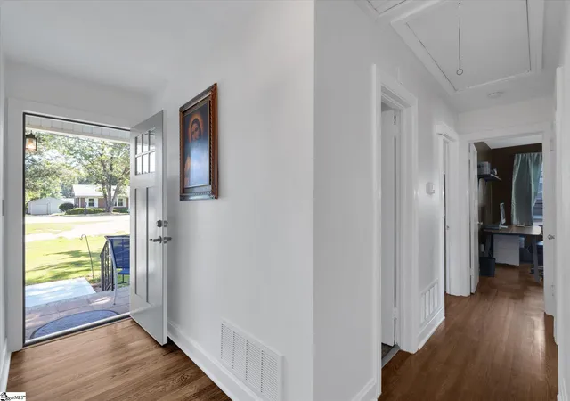 Photo 3 of Single family home for sale at 305 Pine Knoll Dr, Greenville, SC 29609 | MLS# 1598238 | Listing updated on 2026-09-07