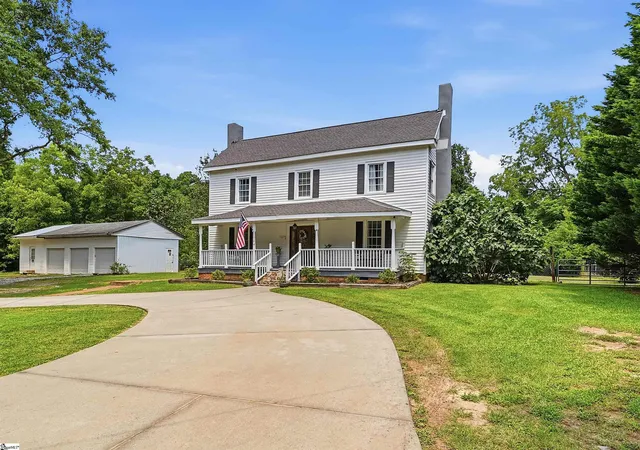Photo 3 of Single family home for sale at 124 E Mcgee St, Honea Path, SC 29654 | MLS# 1599382 | Listing updated on 2026-08-04