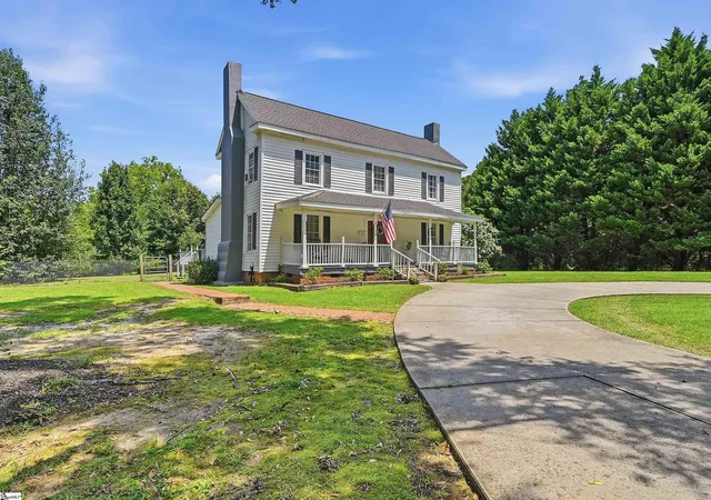 Photo 3 of Single family home for sale at 124 E Mcgee St, Honea Path, SC 29654 | MLS# 1599382 | Listing updated on 2026-08-04