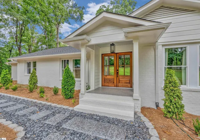 Photo 2 of Single family home for sale at 111 Rolling Green Cir, Greenville, SC 29615 | MLS# 1601699 | Listing updated on 2026-09-15