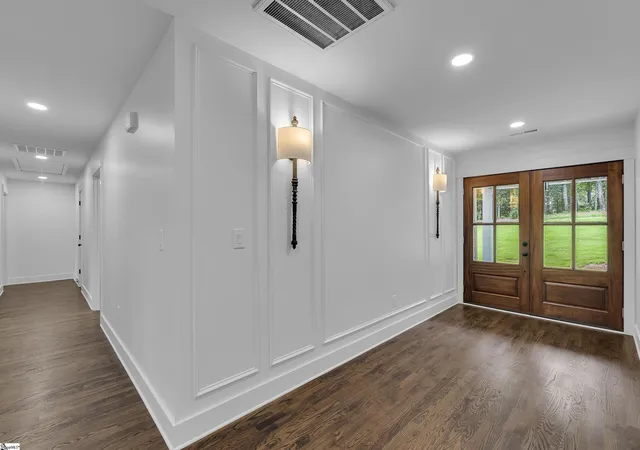 Photo 3 of Single family home for sale at 111 Rolling Green Cir, Greenville, SC 29615 | MLS# 1601699 | Listing updated on 2026-09-15