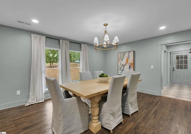 Photo 3 of Single family home for sale at 111 Rolling Green Cir, Greenville, SC 29615 | MLS# 1601699 | Listing updated on 2026-09-15