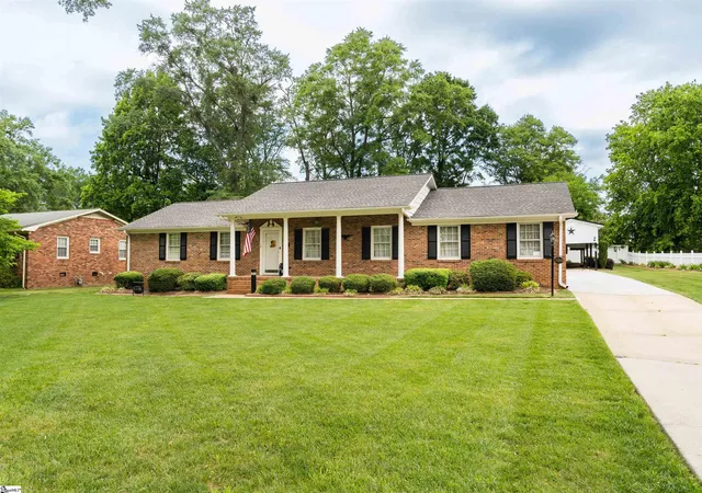 Photo 1 of Sale Pending at 108 Ridgeway Dr, Spartanburg, SC 29301 | MLS# 1600267 | Listing updated on 2026-09-05