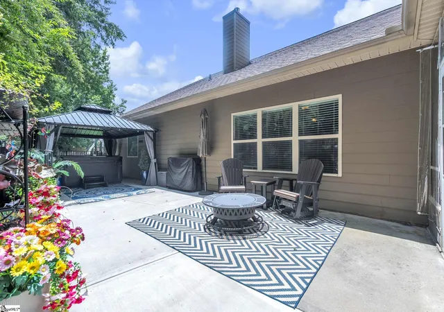 Photo 3 of Single family home for sale at 356 Strasburg Dr, Simpsonville, SC 29681 | MLS# 1598559 | Listing updated on 2026-08-16