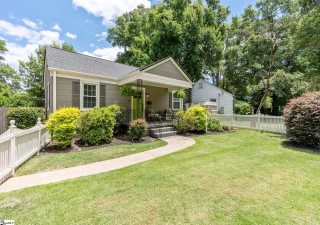 Photo 3 of Single family home for sale at 11 Tabor St, Greenville, SC 29609 | MLS# 1596075 | Listing updated on 2026-09-09
