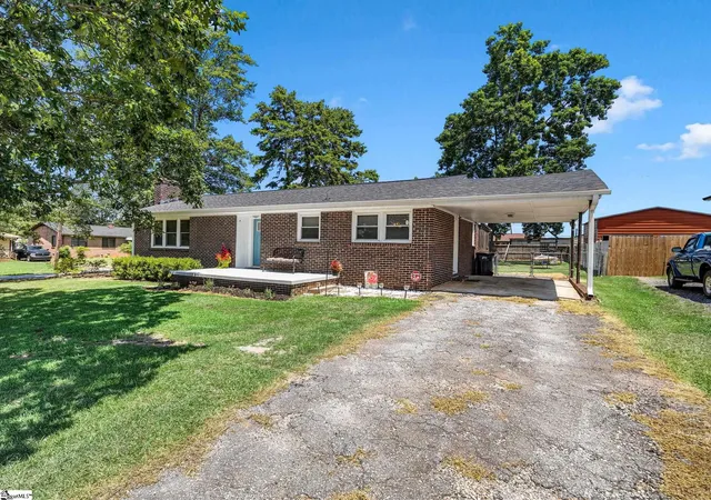 Photo 3 of Single family home for sale at 518 Crane Ave, Greenville, SC 29617 | MLS# 1599455 | Listing updated on 2026-09-08