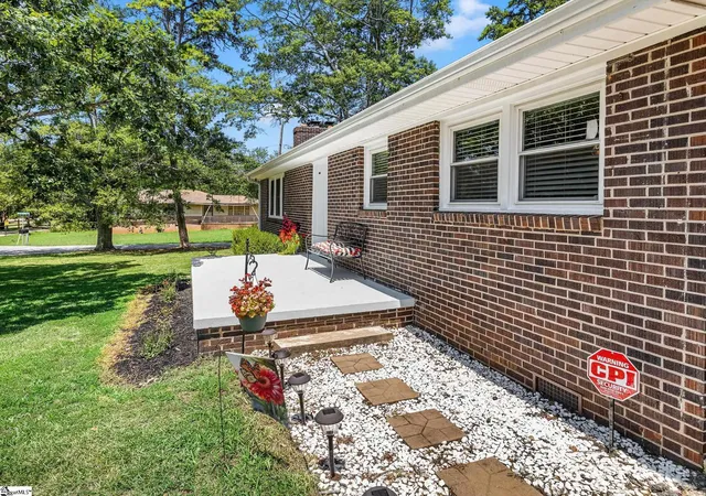 Photo 4 of Single family home for sale at 518 Crane Ave, Greenville, SC 29617 | MLS# 1599455 | Listing updated on 2026-09-08